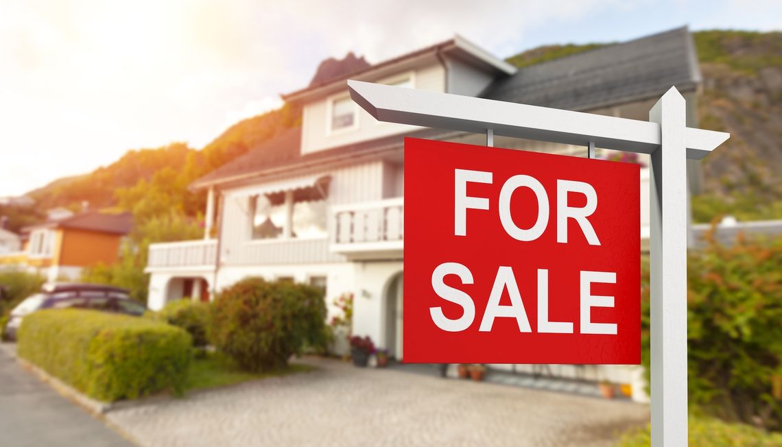 Signs It’s Time to Sell Your Home: Financial, Lifestyle, and Market