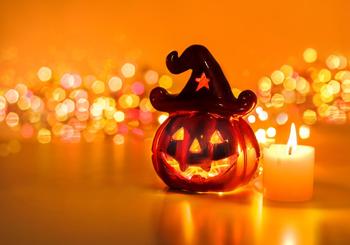 Godendo degli spettacoli di Halloween nella contea di Orange