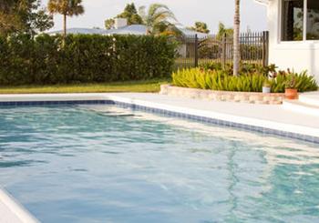 Five Smart Tips for Selling a Home With a Pool