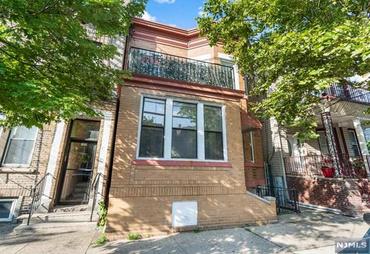 Just Listed: 118 62nd Street, West New York