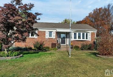 Just Listed: 561 Drake Avenue, Middlesex