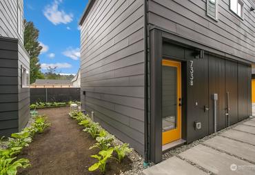 Just Sold: 733 S Southern Street Unit: B, Seattle