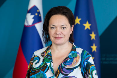  Tatjana Buzeti