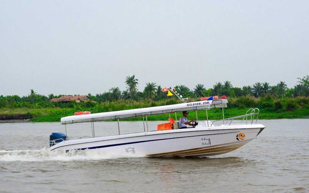 cano-cao-toc-speedboat-cho-khach-du-lich-25k-2