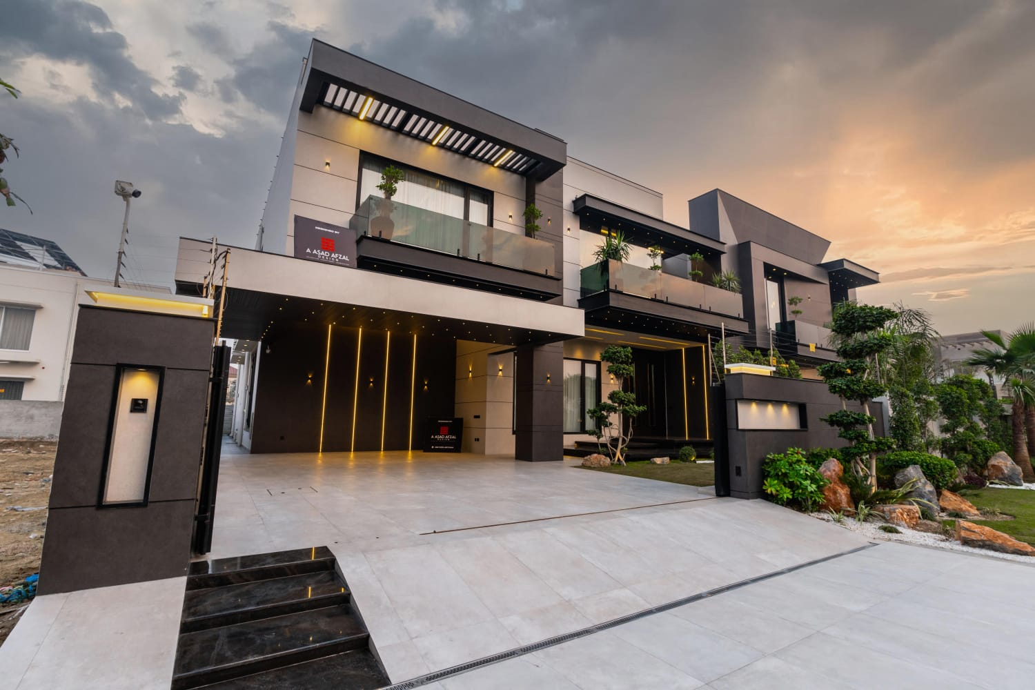 2 Kanal Fully Furnished Luxury Villa for Sale in DHA Phase 6 Block M