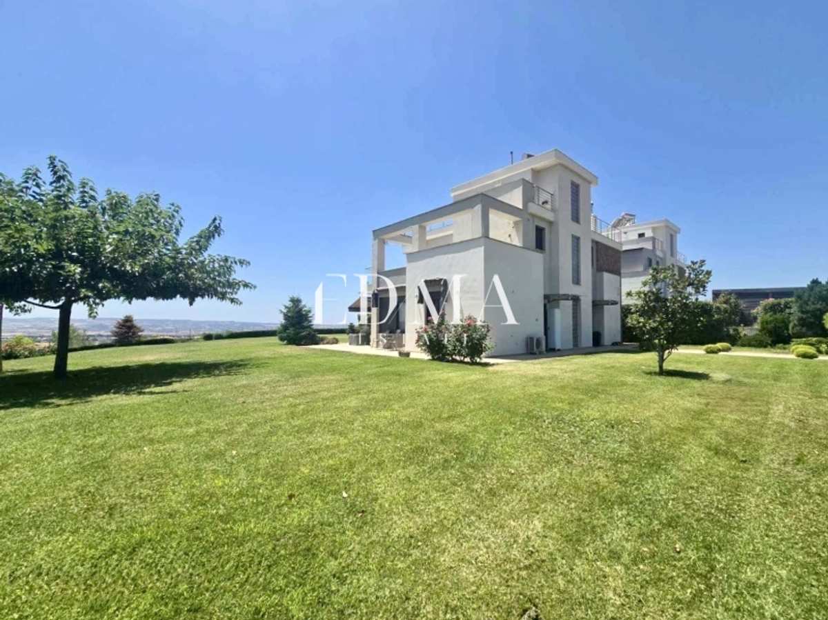 Property thumbnail 4