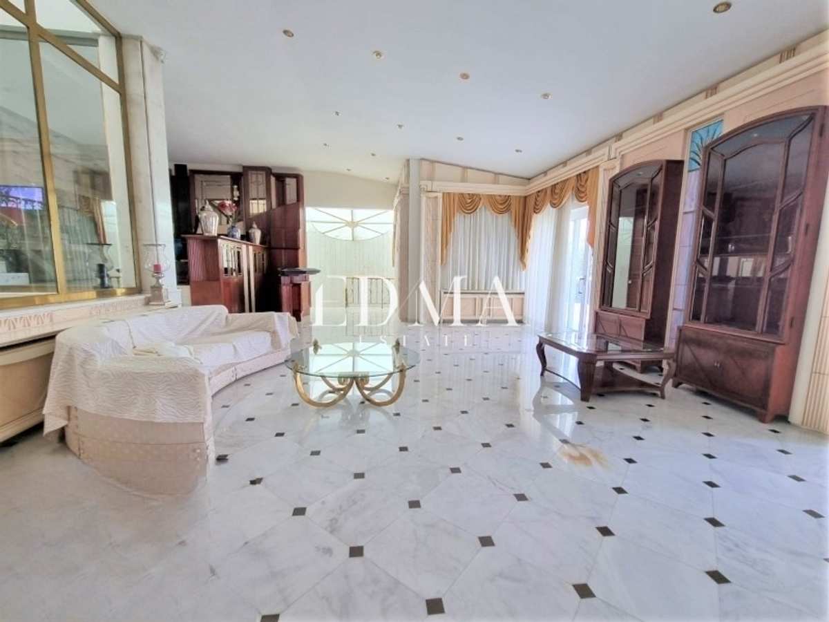 Property thumbnail 3