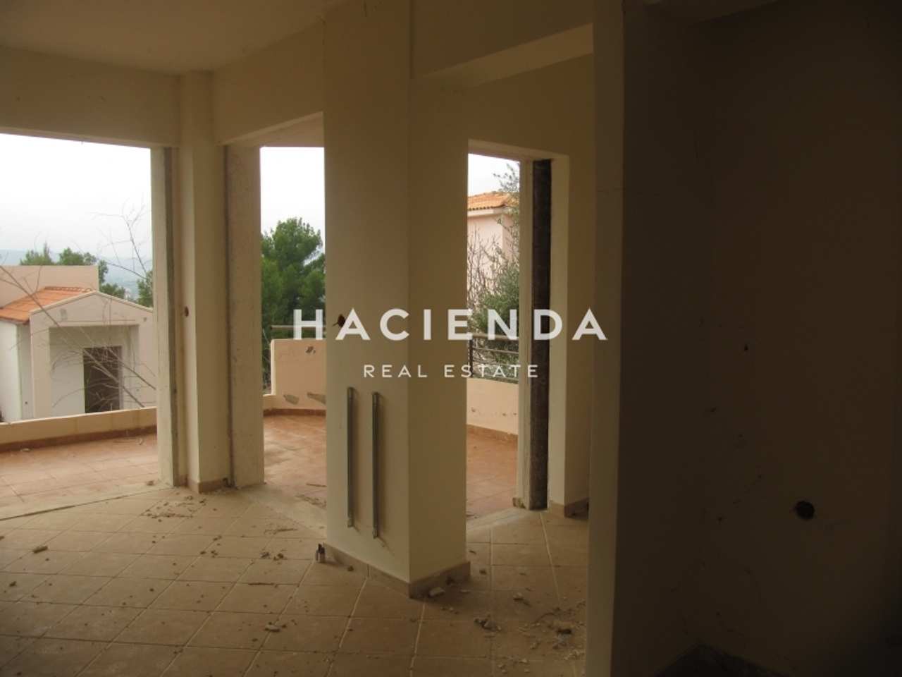 Image 0 of 7