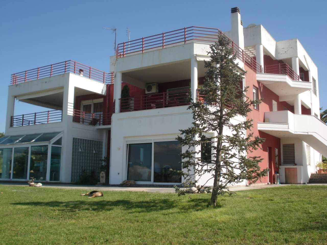 Image 0 of 25