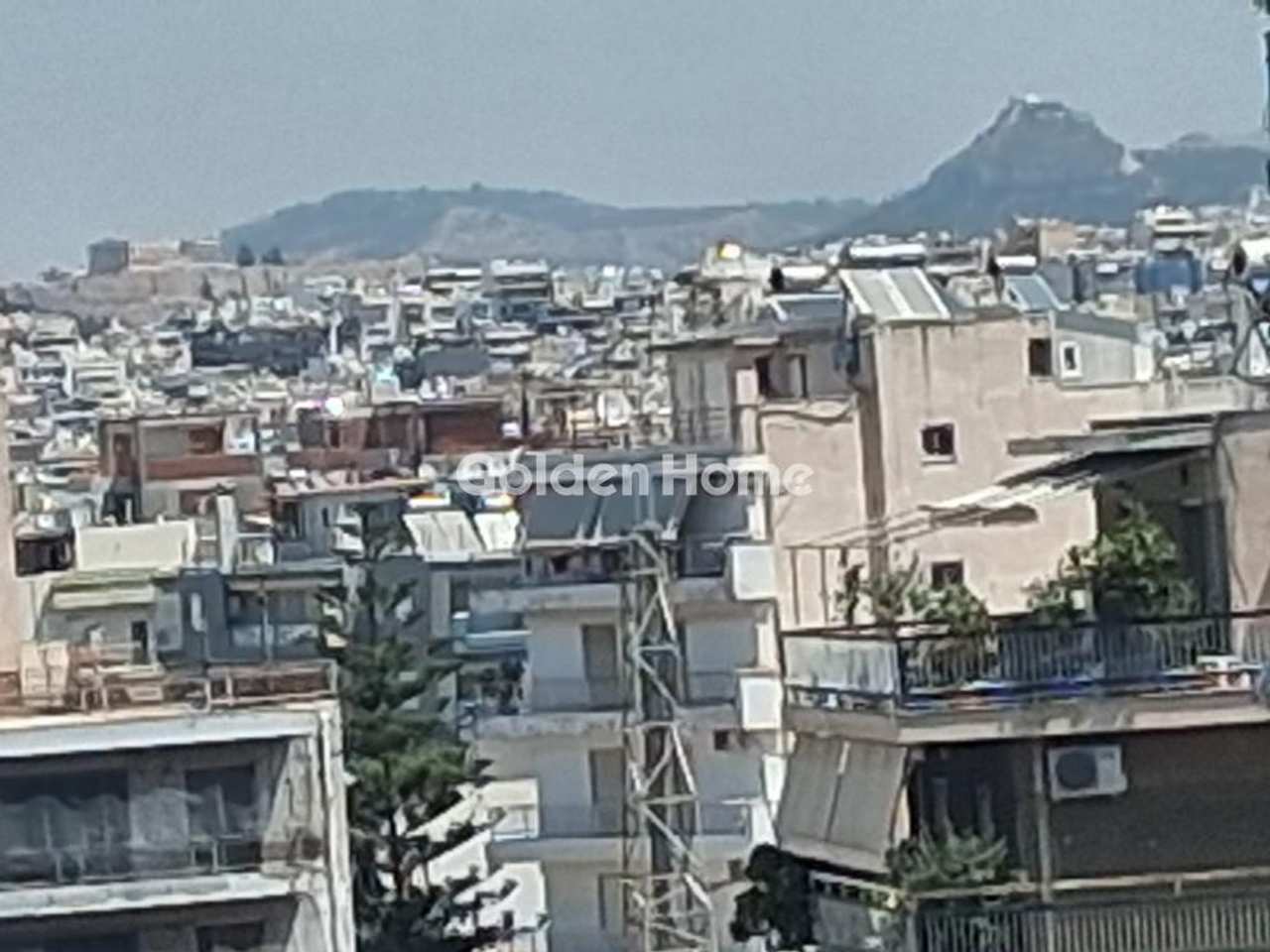 Image 0 of 8