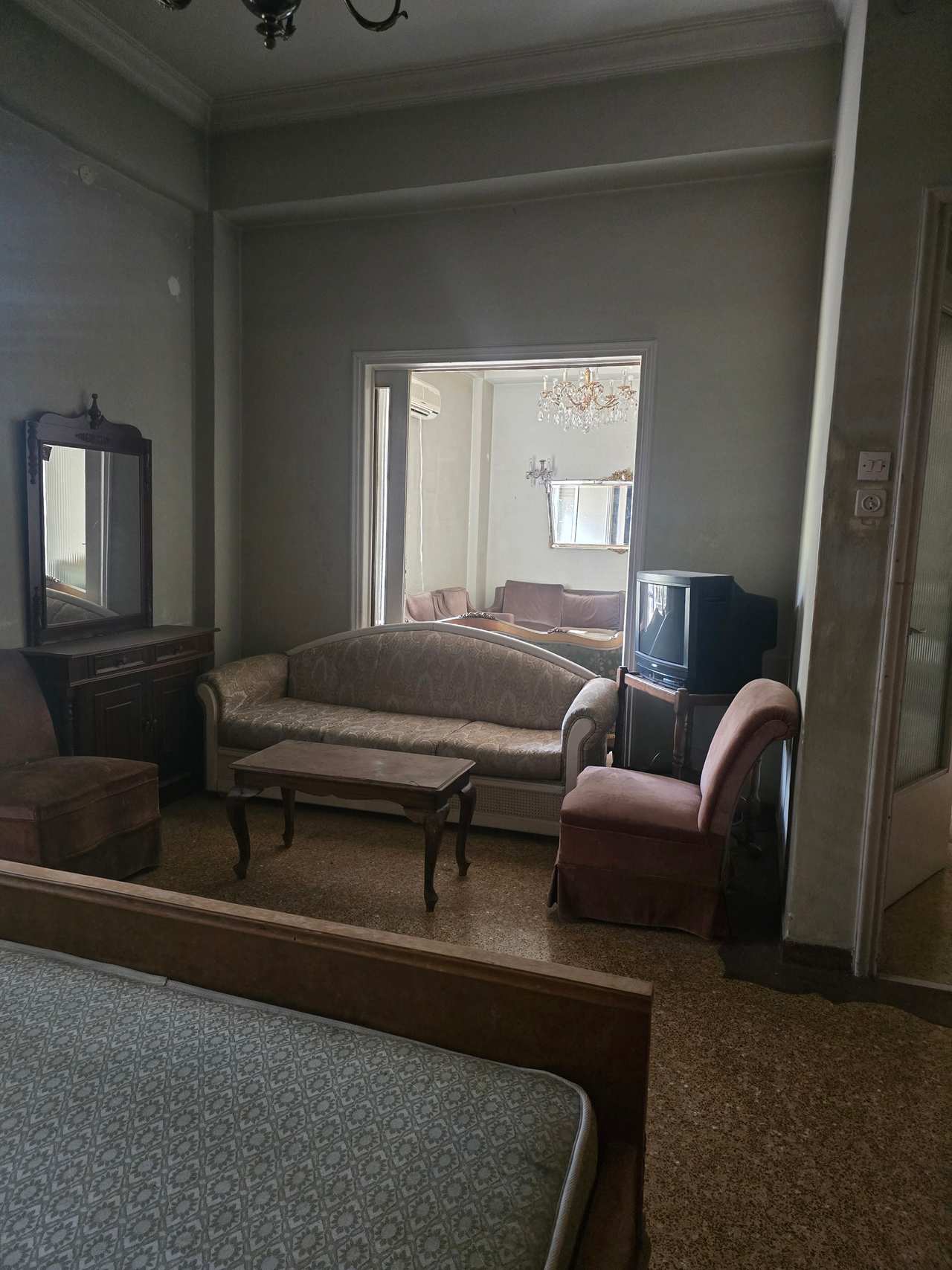 Image 0 of 19