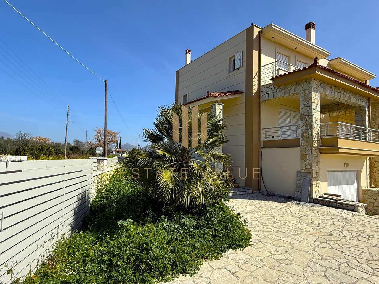 Image 0 of 25