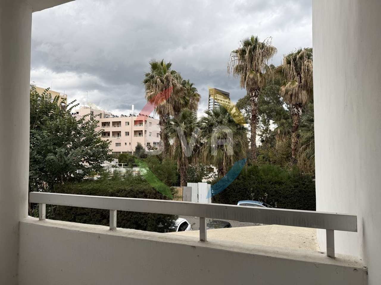 Image 0 of 6