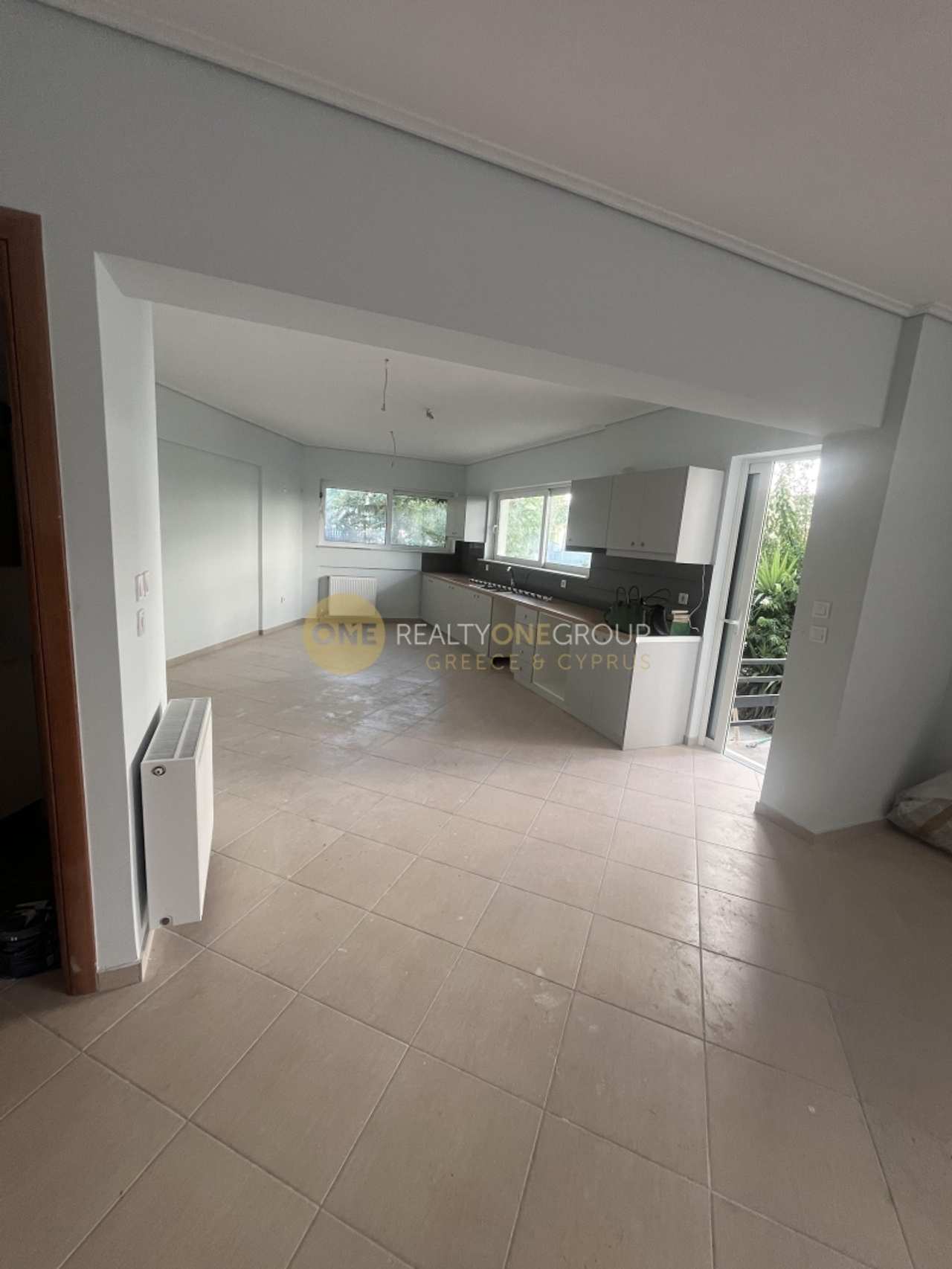 Image 0 of 8
