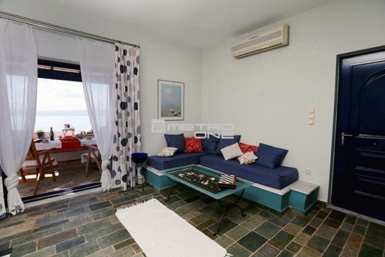 Image 0 of 8