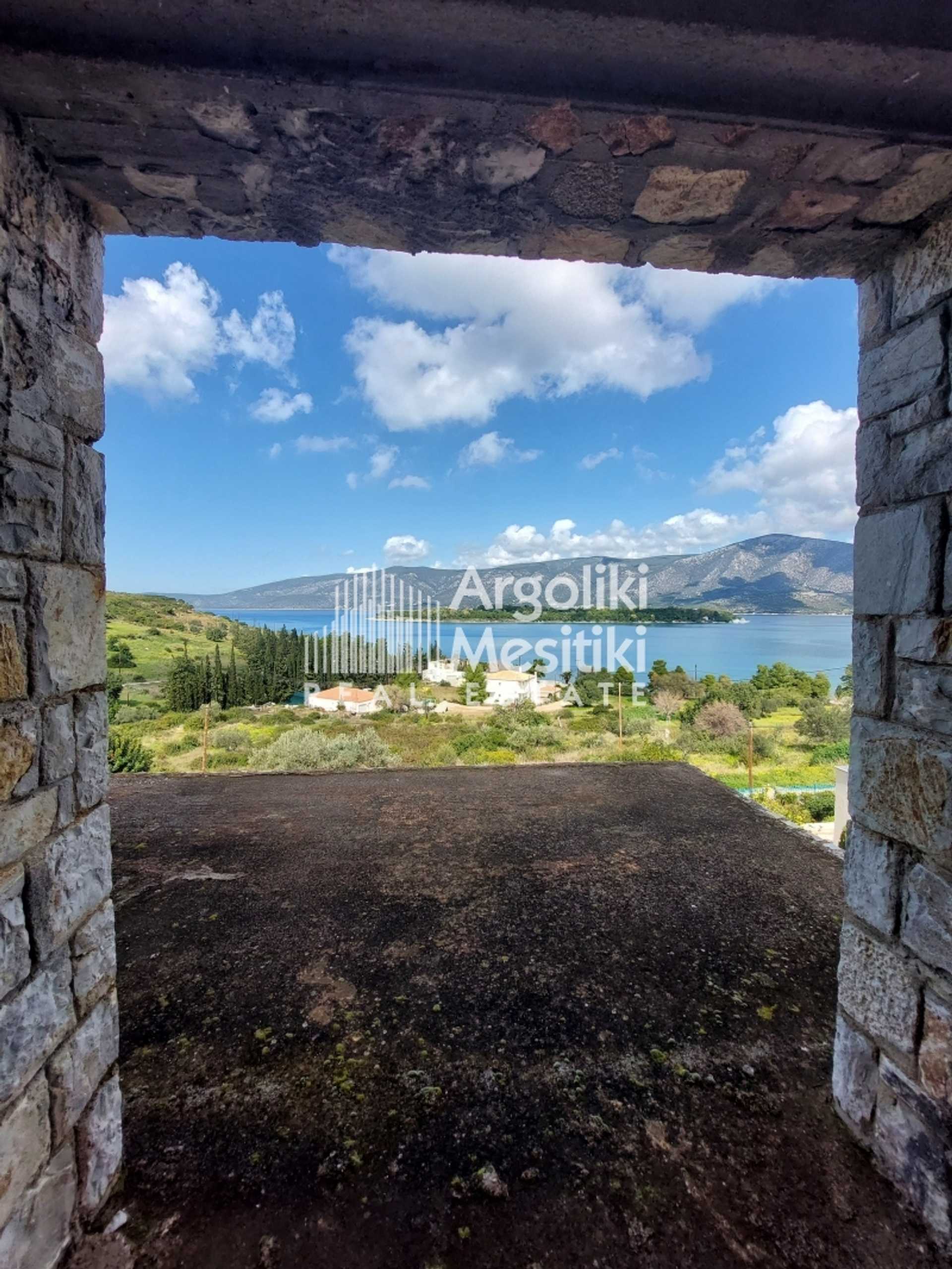 בית, ארמיונידה, פלופונס