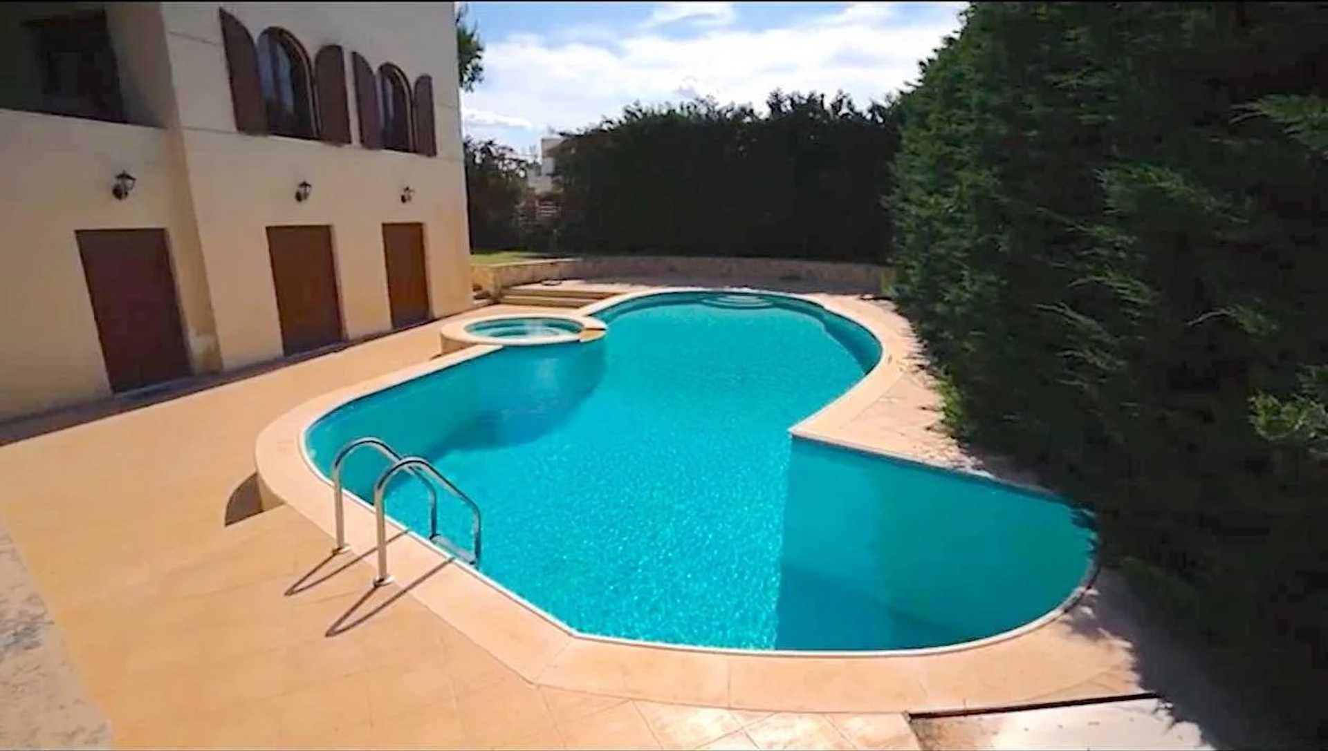 Property thumbnail 2