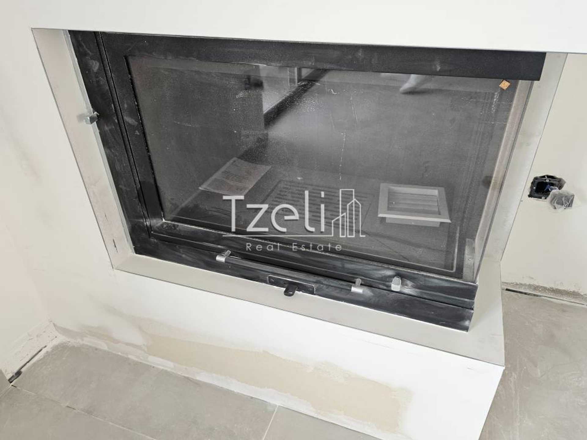 Property thumbnail 2