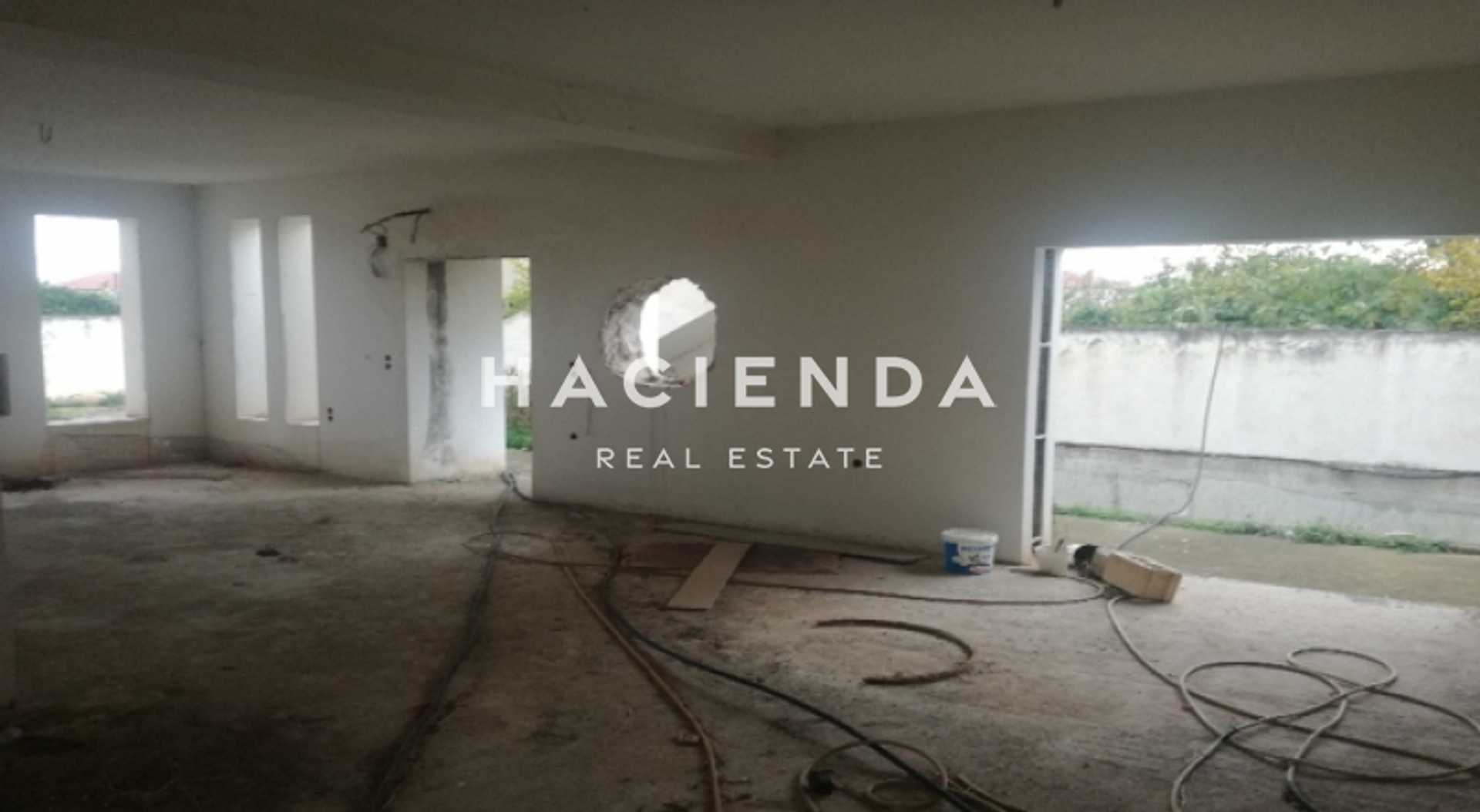 בית, קסילוקסטרו ואברוסטינה, פלופונס