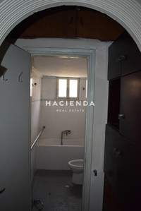 תמונת בית, דלתא למכירה (3)