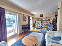 תמונת פאפאגו, אתונה למכירה