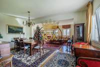 תמונת בית, קיפיסיה למכירה (2)