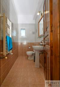 Image 11 of 30