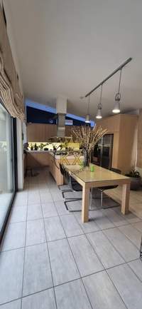 תמונת בית, דיוניסוס למכירה (3)