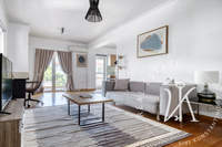 תמונת גליפדה, אתונה למכירה (2)