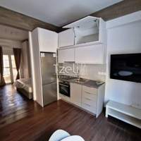 Image 10 of 30