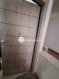 תמונת גיזי, אתונה למכירה (2)