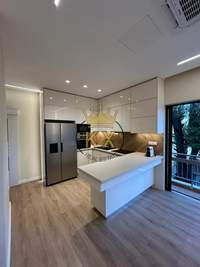 תמונת דירה, דיוניסוס למכירה (2)