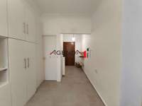 תמונת פנגרטי, אתונה למכירה (2)