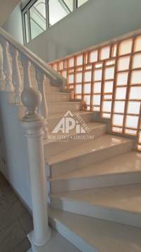 Image 16 of 25