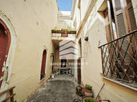 תמונת מרכז, פיראוס למכירה (2)