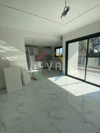 תמונת זקאקי, לימסול למכירה (2)