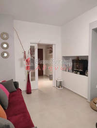 תמונת נאה סימרני, אתונה למכירה