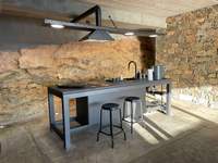 תמונת קאריסטוס, אוויה למכירה