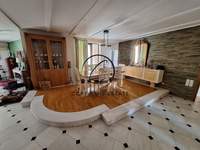 תמונת פפקי, אתונה למכירה