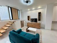 Image 10 of 31