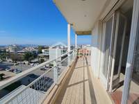 תמונת גליפדה, אתונה למכירה (2)