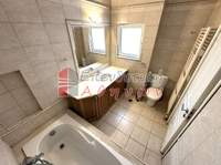 תמונת נאוס קוסמוס, אתונה למכירה