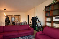 תמונת חאלנדרי, אתונה למכירה (2)