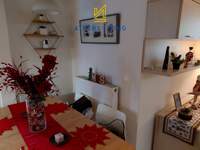 תמונת ואריליסיה, אתונה למכירה (3)