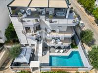 תמונת גליפדה, אתונה למכירה (2)