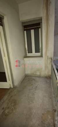 תמונת אקסרחיה, אתונה למכירה (3)