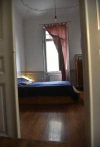 תמונת אקסרחיה, אתונה למכירה