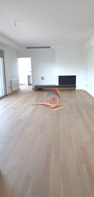 תמונת גליפדה, אתונה למכירה