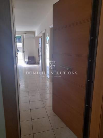 תמונת קיפסלי, אתונה למכירה (1)