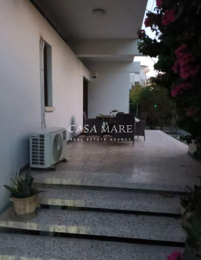 תמונת בית, סטרולובוס למכירה (1)